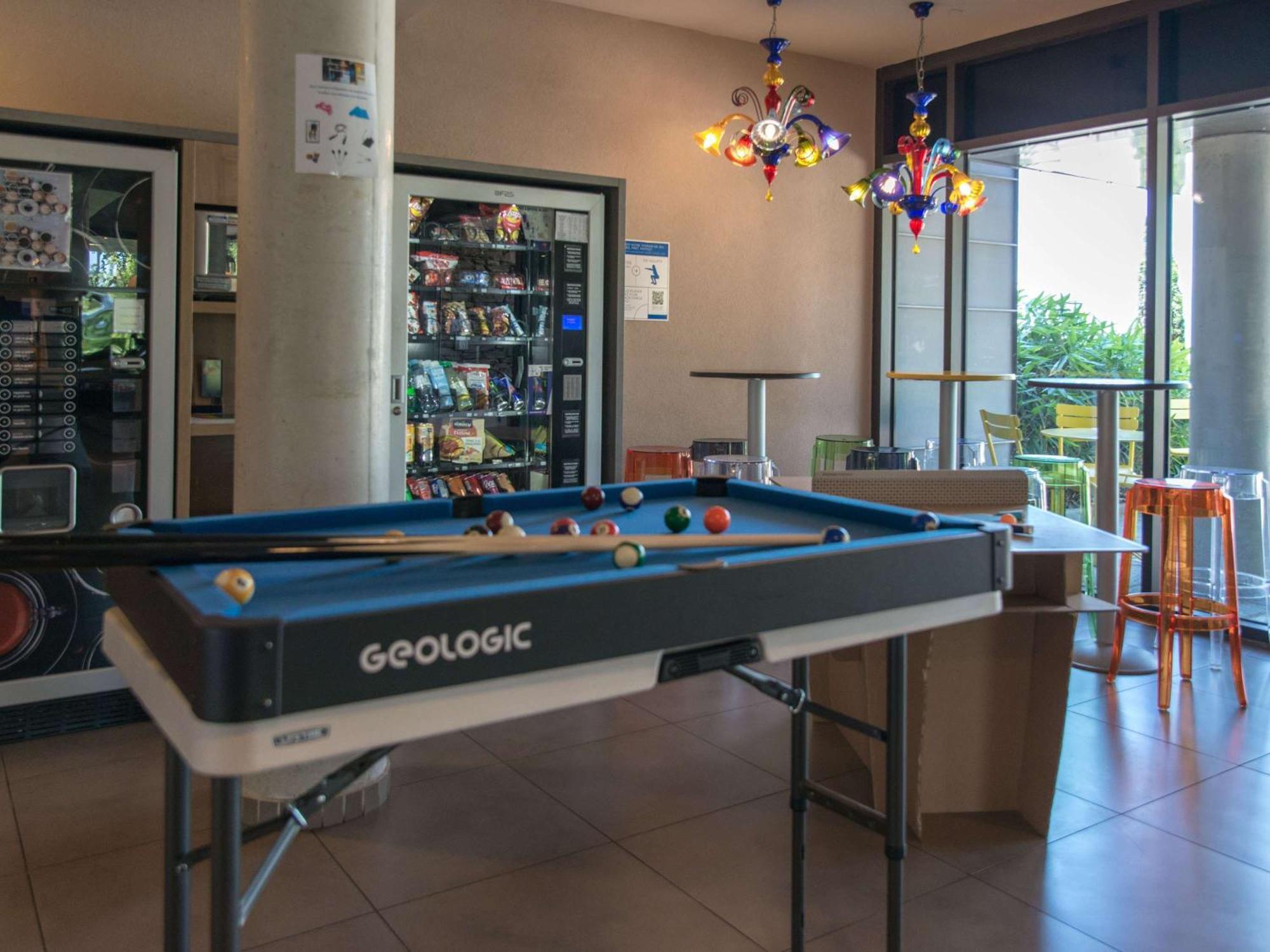 Ibis Budget Archamps Porte De Geneve Eksteriør bilde