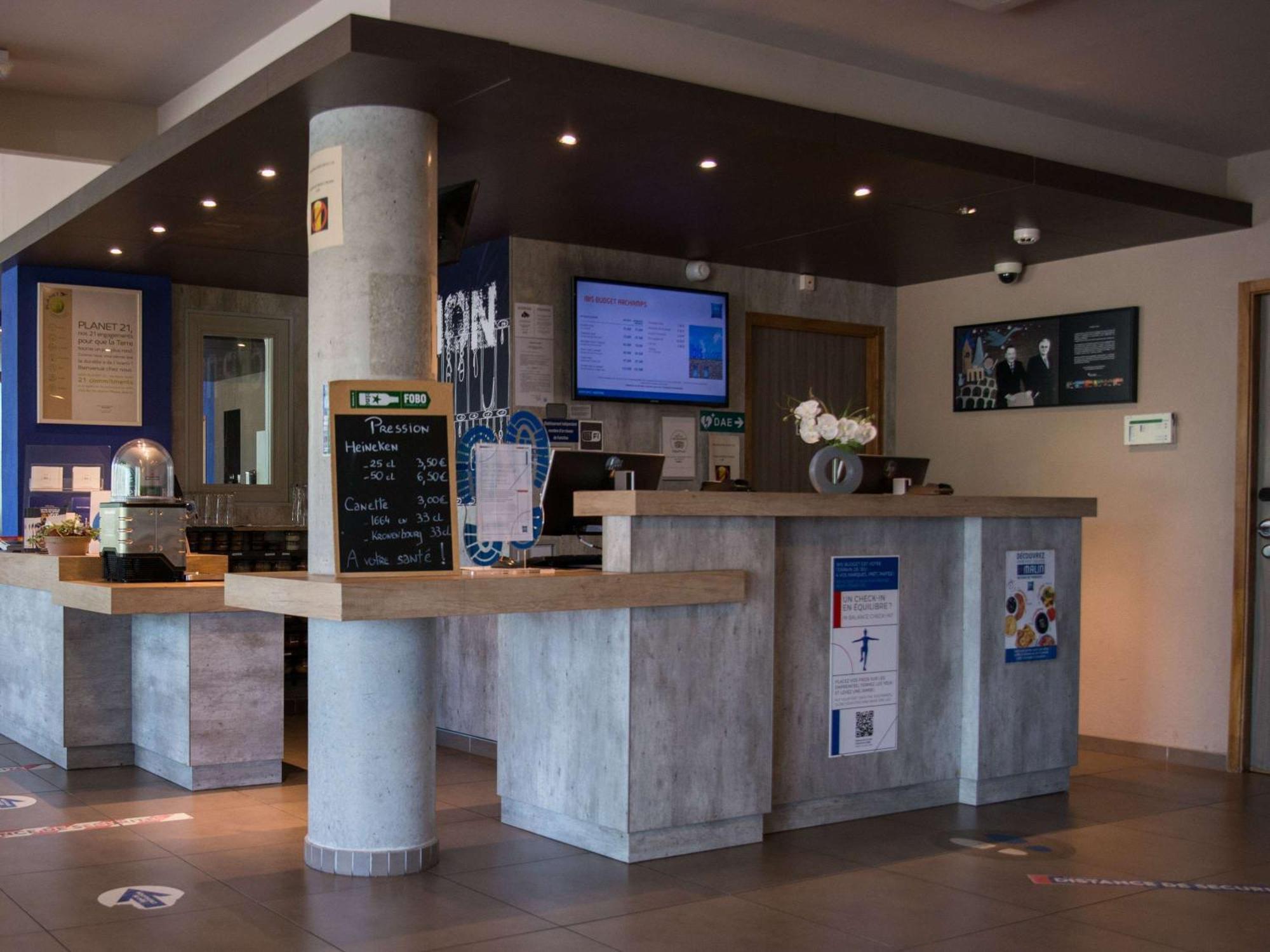 Ibis Budget Archamps Porte De Geneve Eksteriør bilde