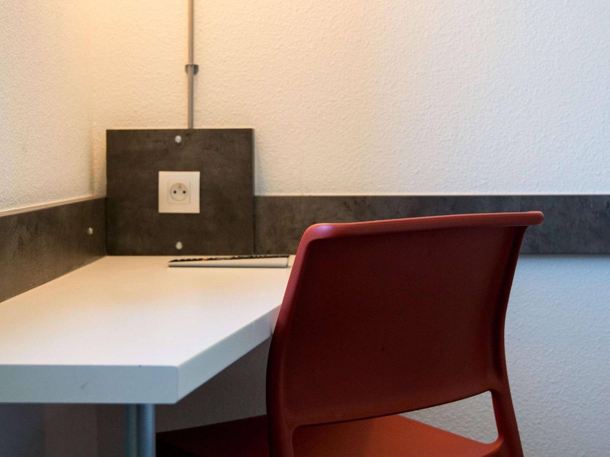 Ibis Budget Archamps Porte De Geneve Eksteriør bilde